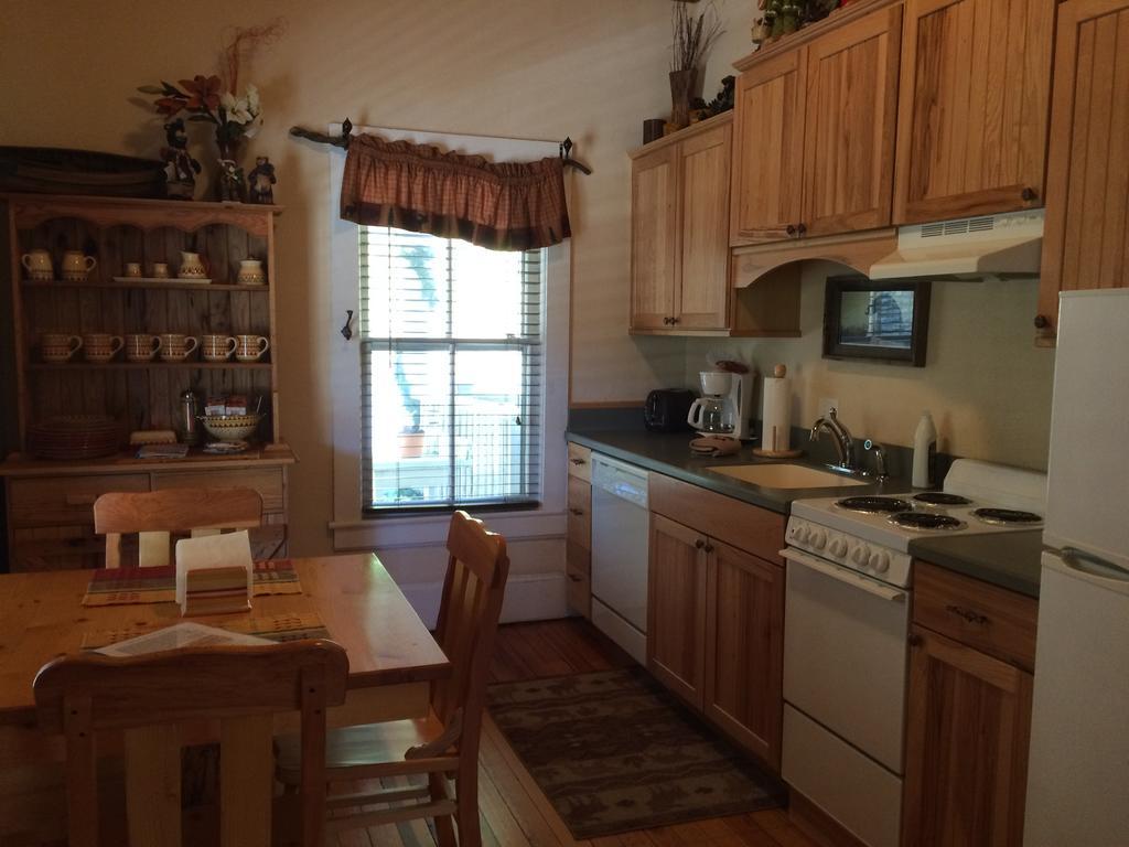 Calhoun House Inn & Suites Bryson City Ngoại thất bức ảnh
